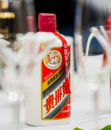 烈酒十年变局：中国白酒错失的年轻化赛道与